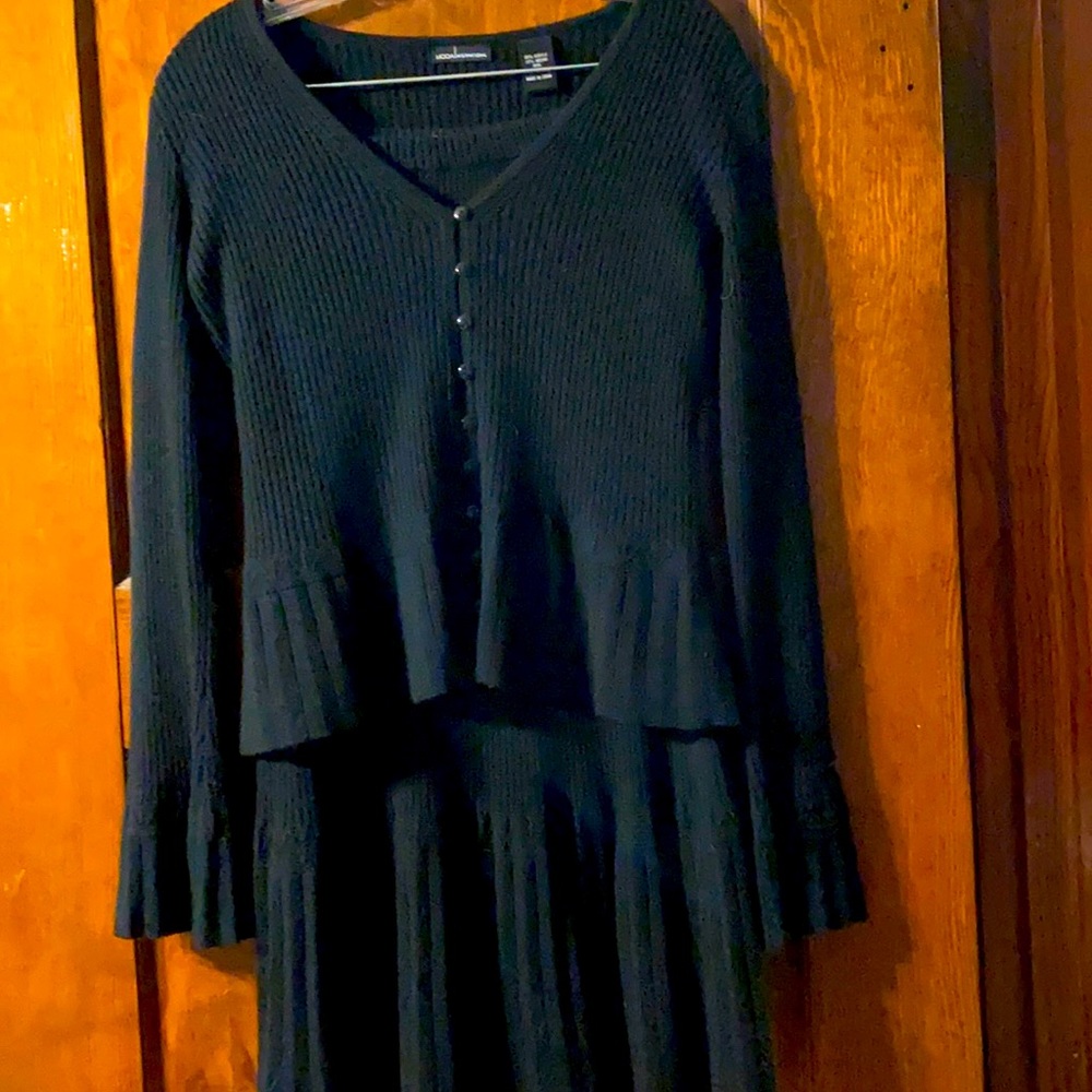S Black knit sweater and skirt set